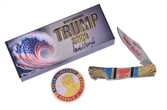 Show Sample Trump Lockback w/ Coin(2pc)